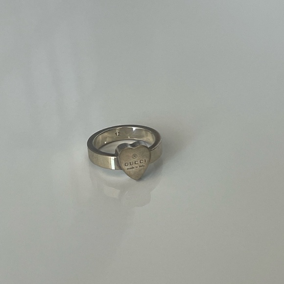 Authentic Gucci trademark heart ring - Picture 3 of 5
